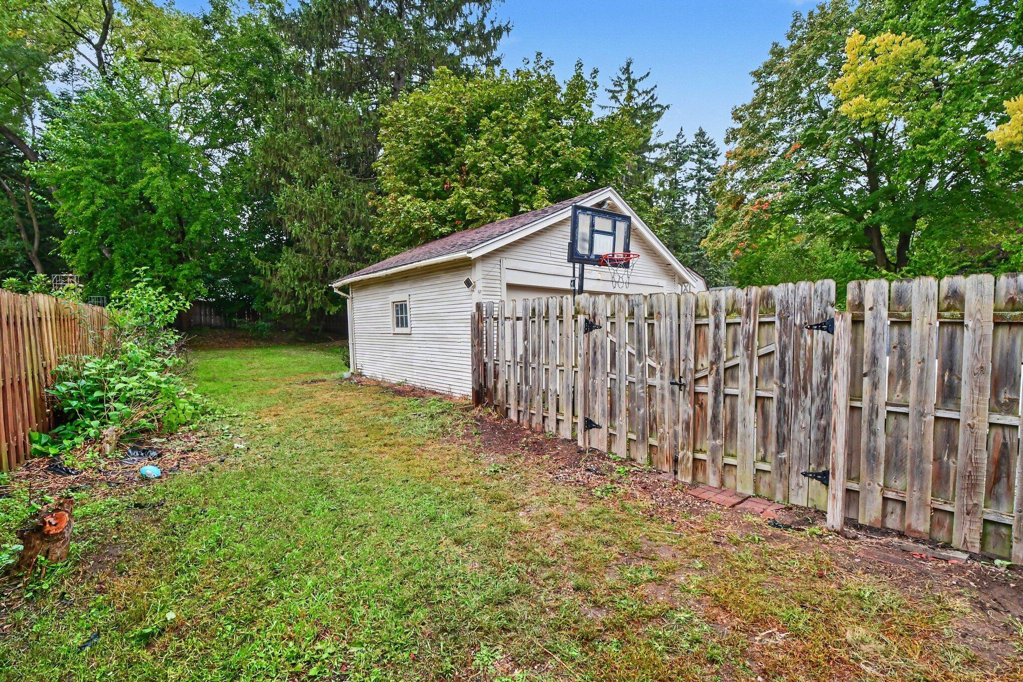 319 Glenhaven Avenue NW Grand Rapids MI 49504