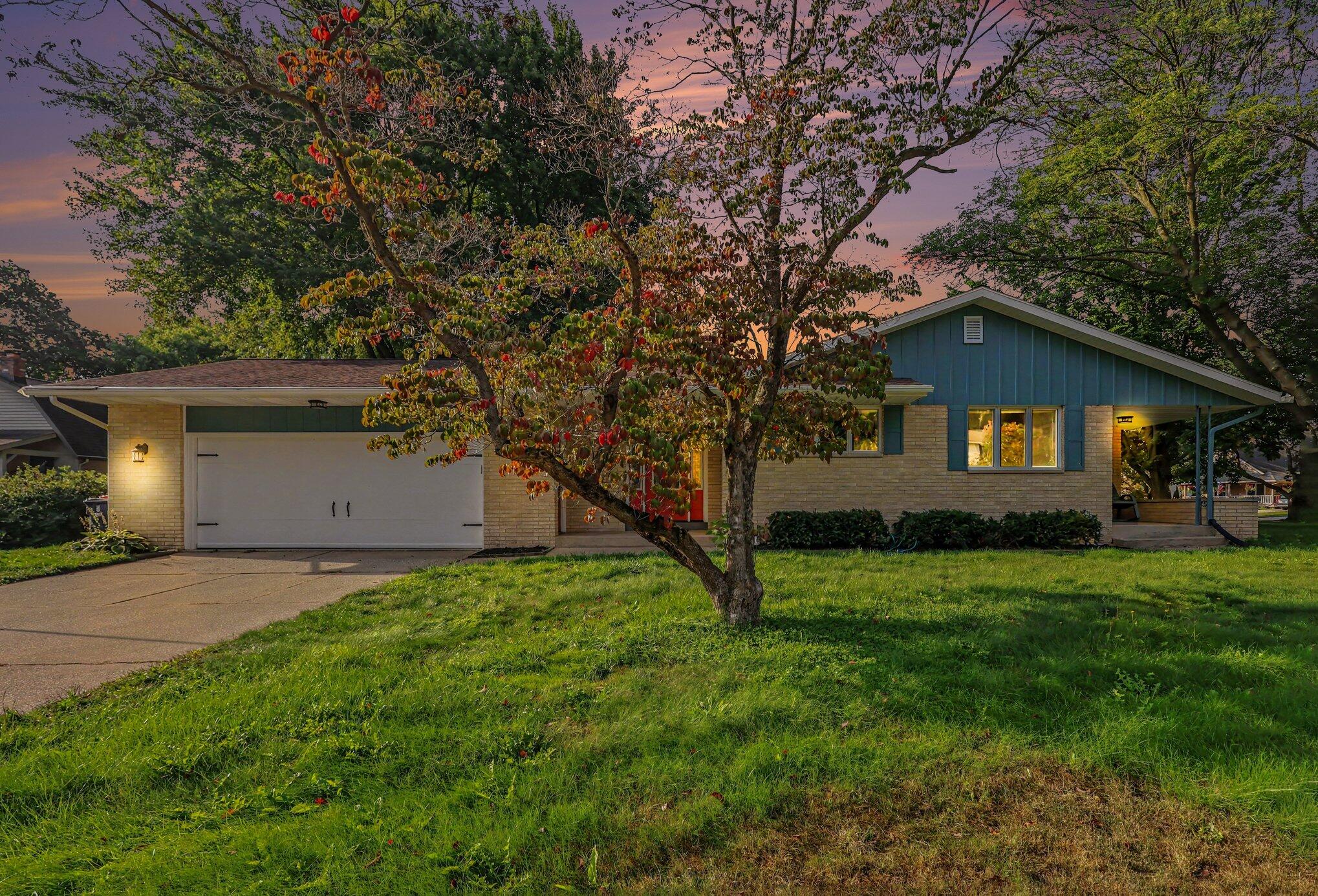 997 Colonial Court Holland MI 49423