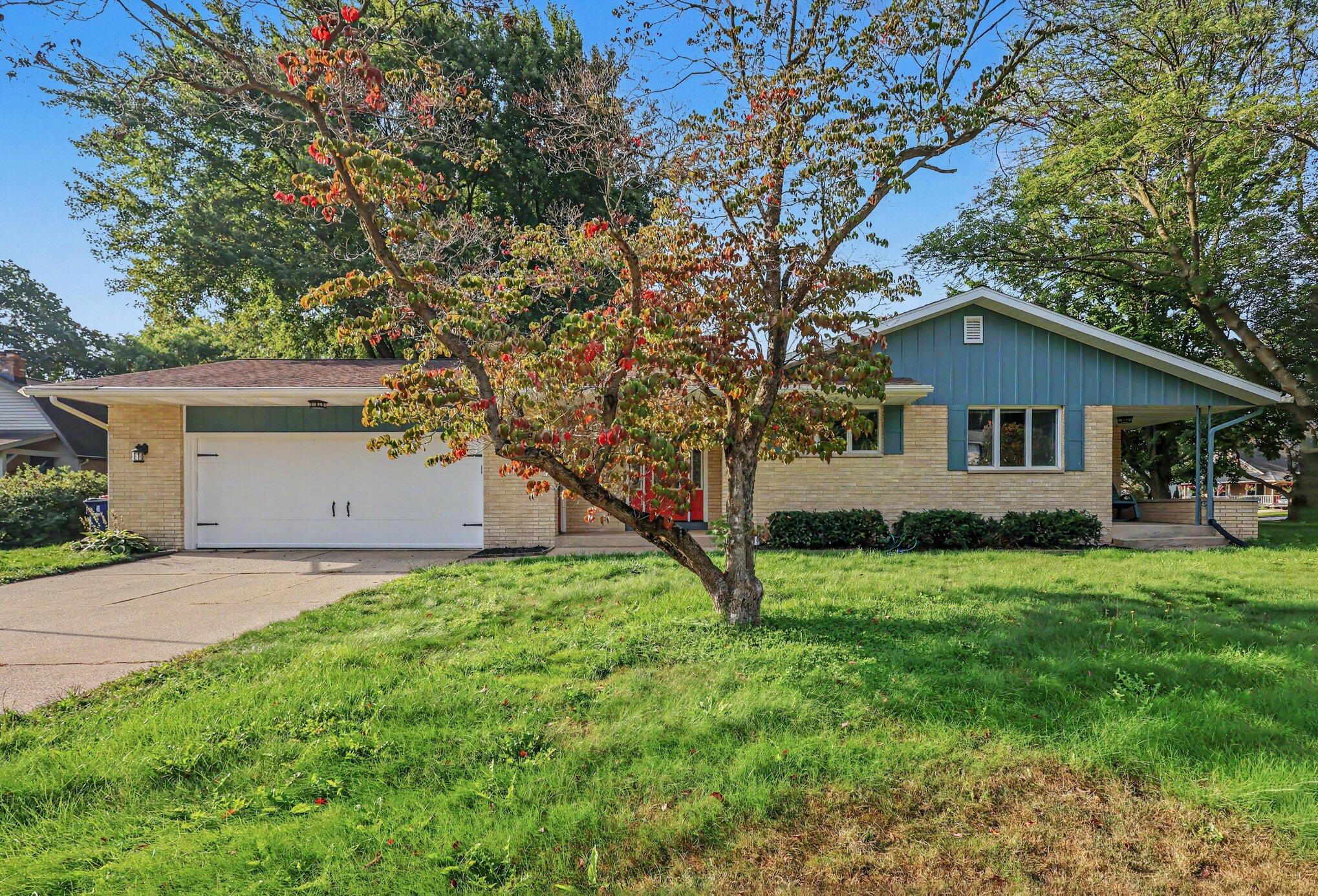997 Colonial Court Holland MI 49423