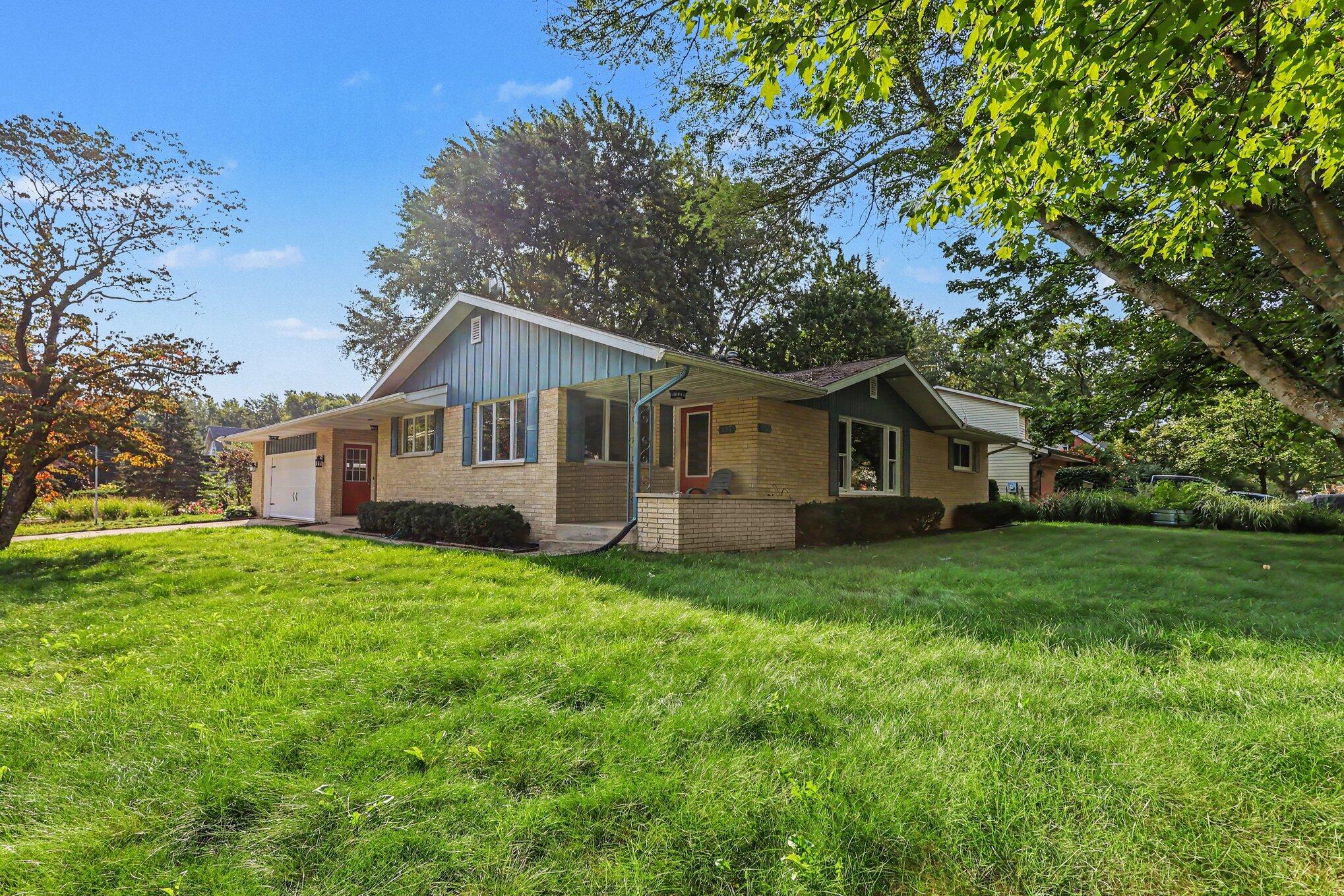 997 Colonial Court Holland MI 49423