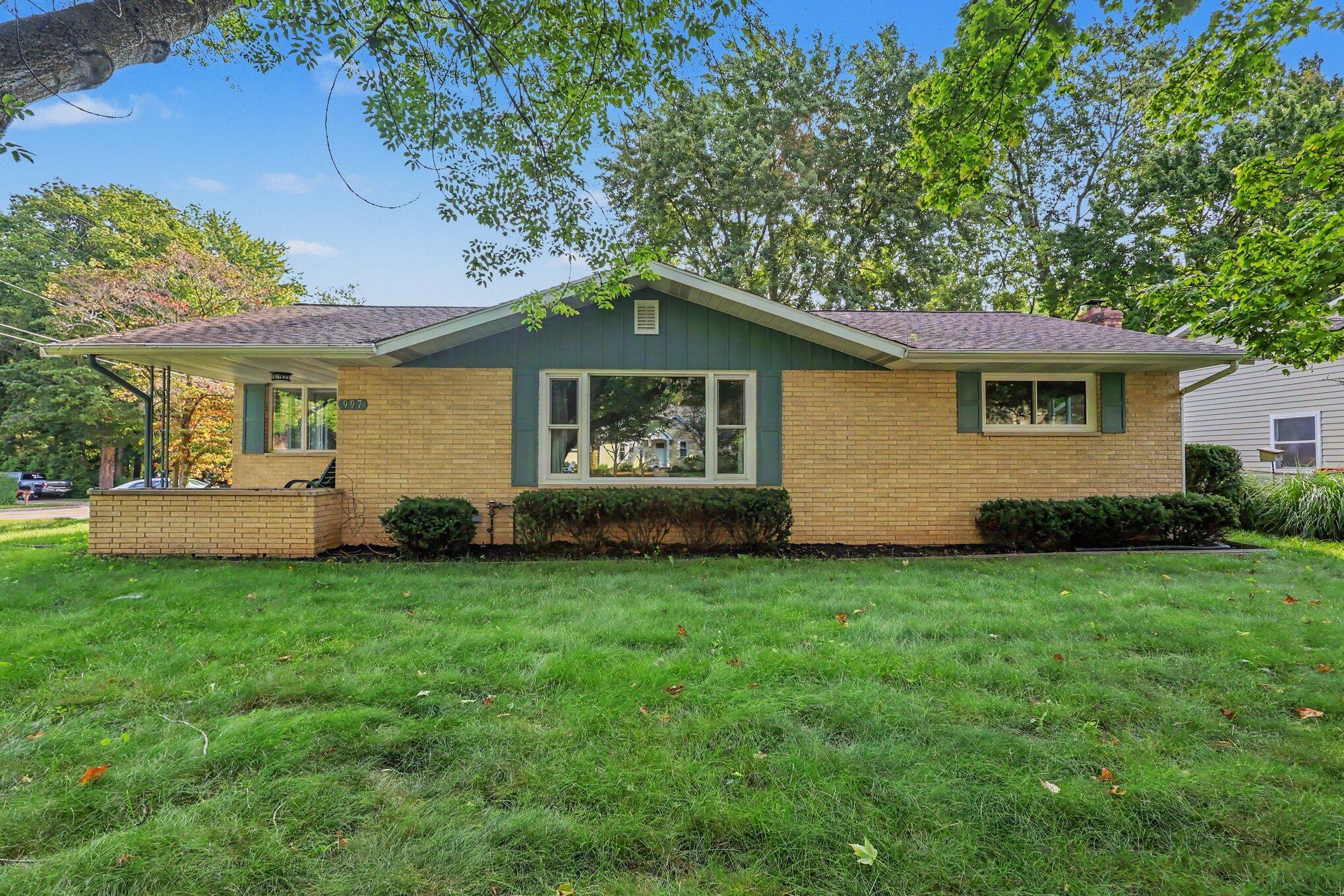 997 Colonial Court Holland MI 49423