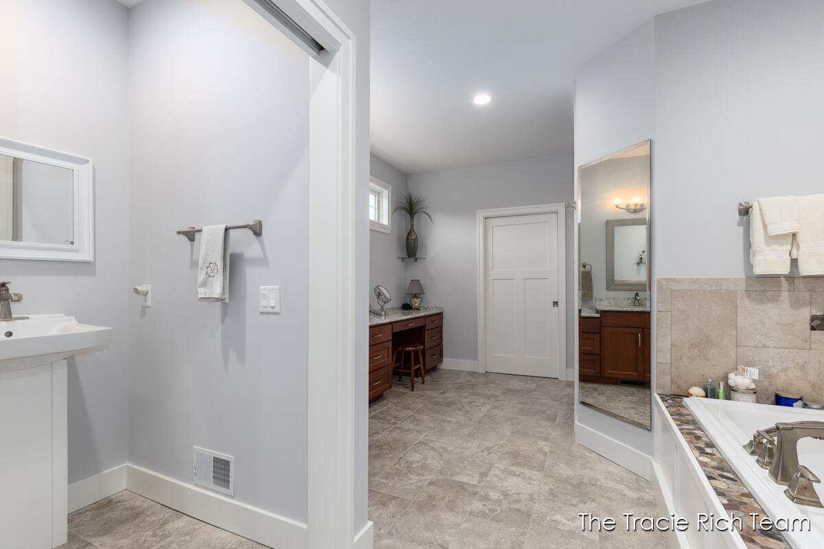269 N Main Street Rockford MI 49341