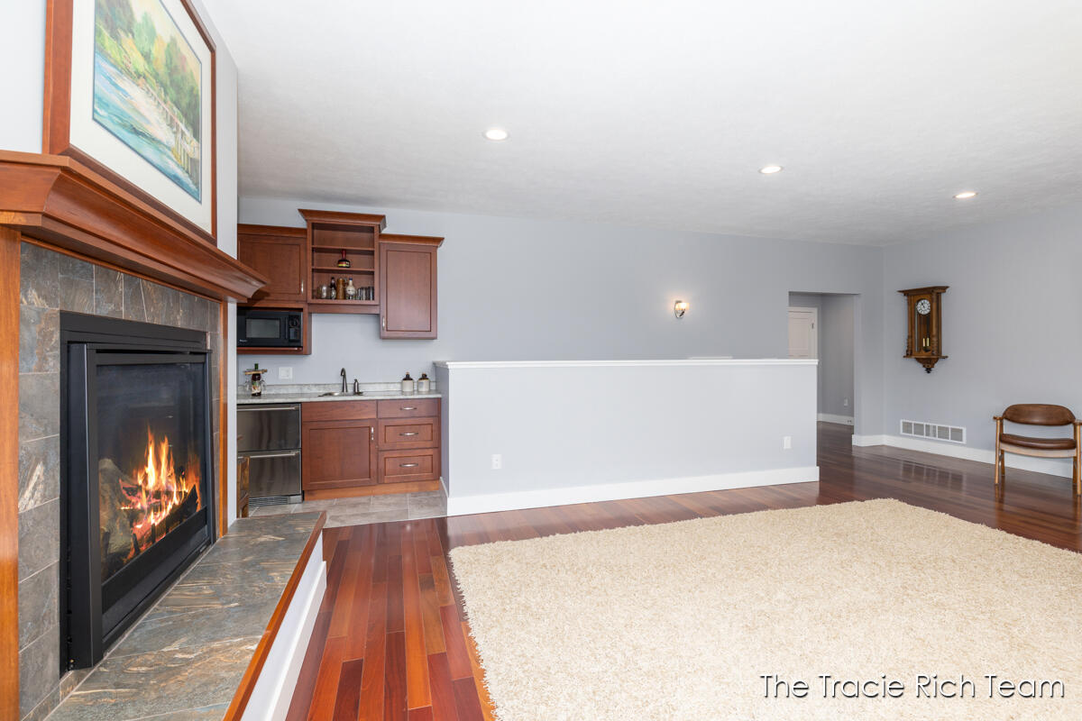 269 N Main Street Rockford MI 49341
