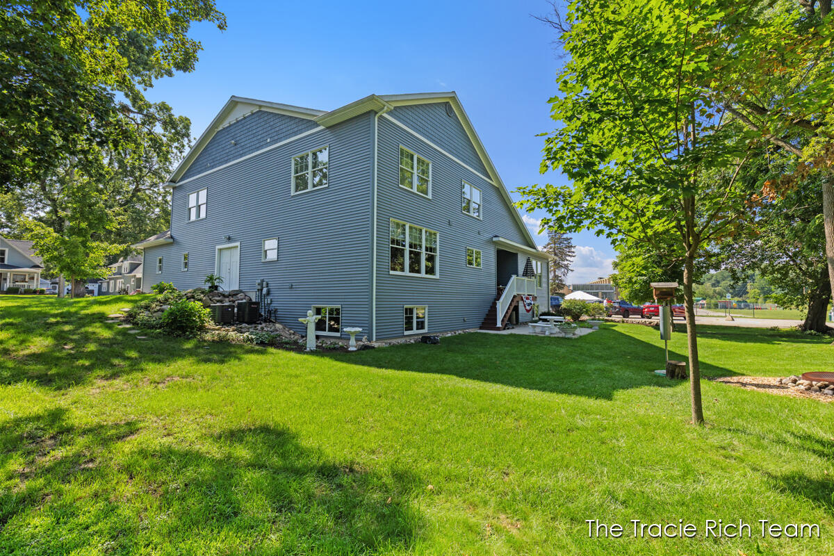 269 N Main Street Rockford MI 49341
