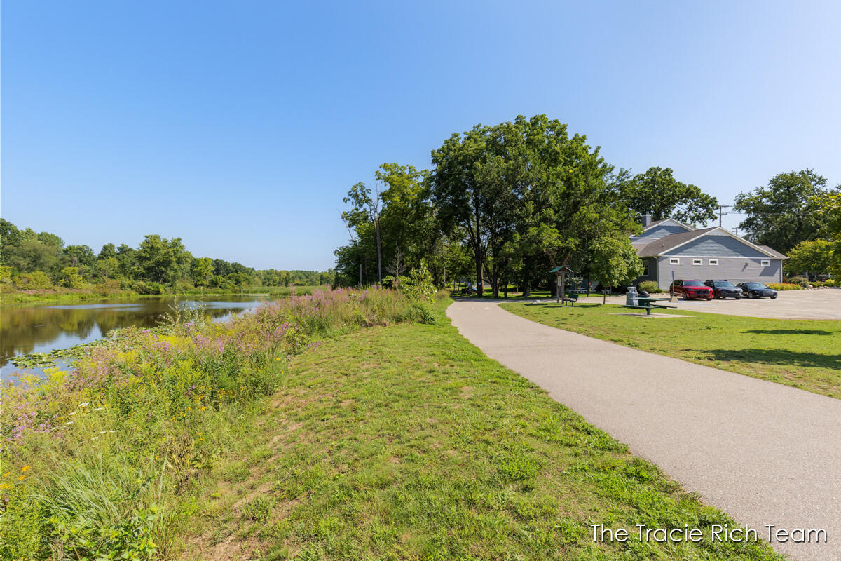 269 N Main Street Rockford MI 49341