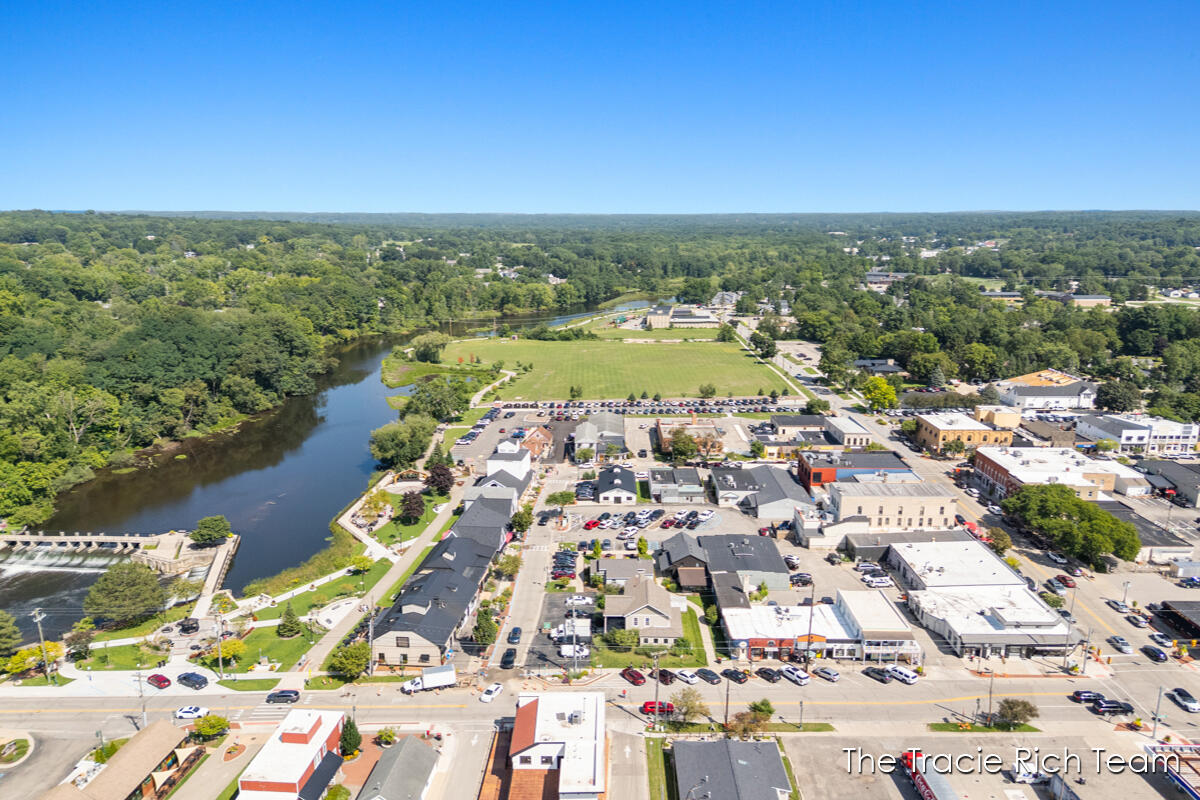 269 N Main Street Rockford MI 49341