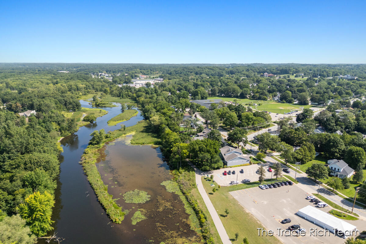 269 N Main Street Rockford MI 49341