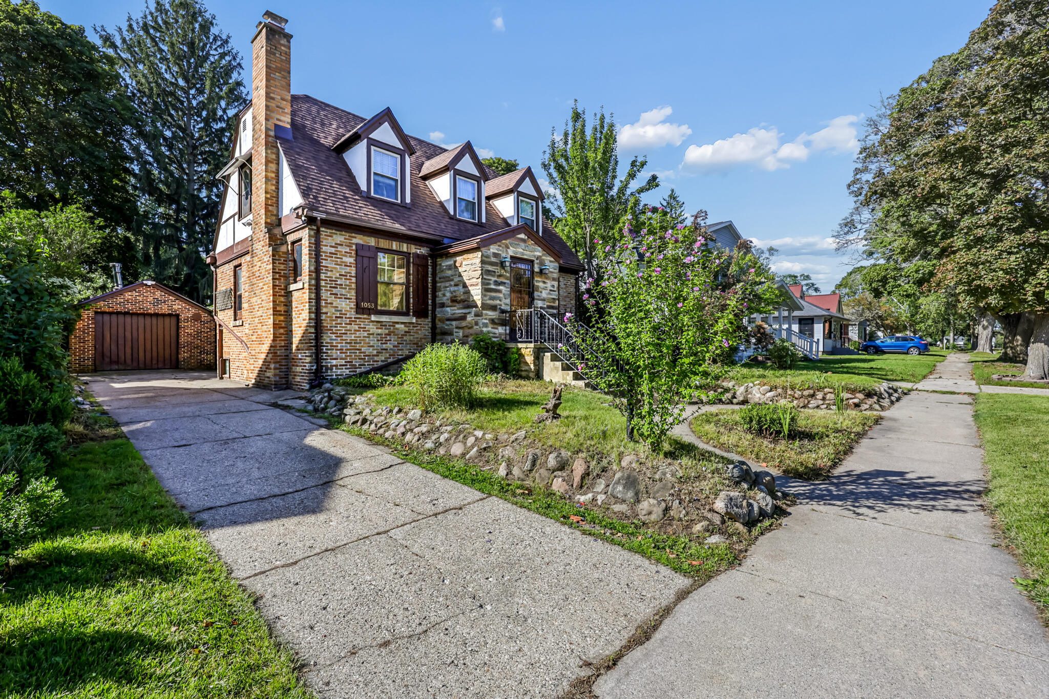 1053 W Forest Avenue Muskegon MI 49441