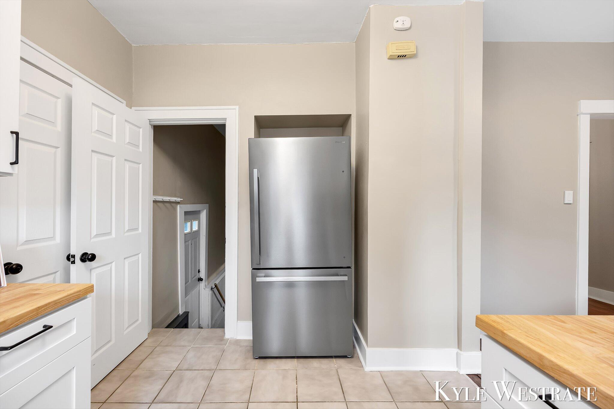 930 Powers Avenue NW Grand Rapids MI 49504