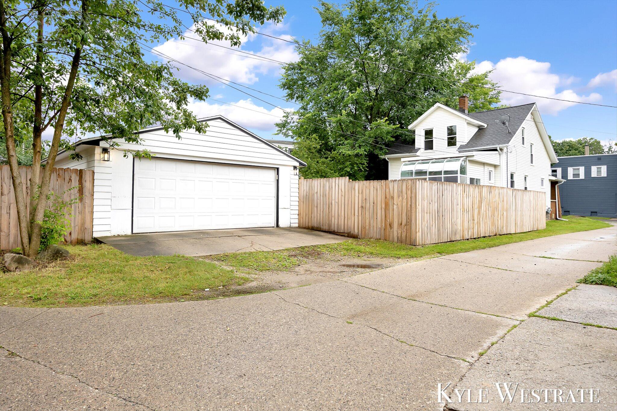 930 Powers Avenue NW Grand Rapids MI 49504