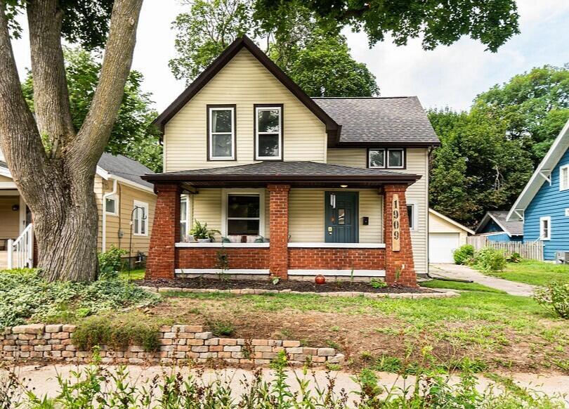 1909 Linden Avenue SE Grand Rapids MI 49507