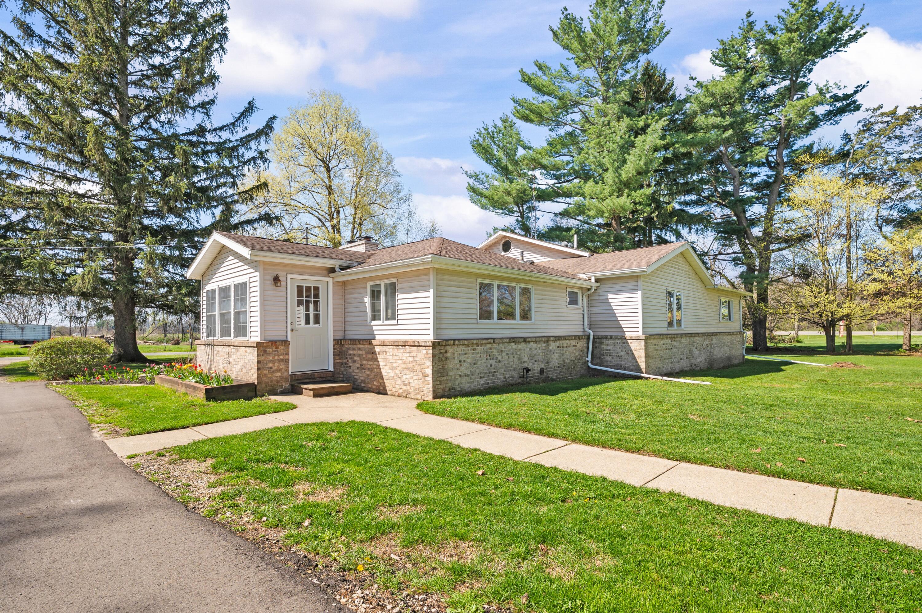57802 92nd Avenue Dowagiac MI 49047