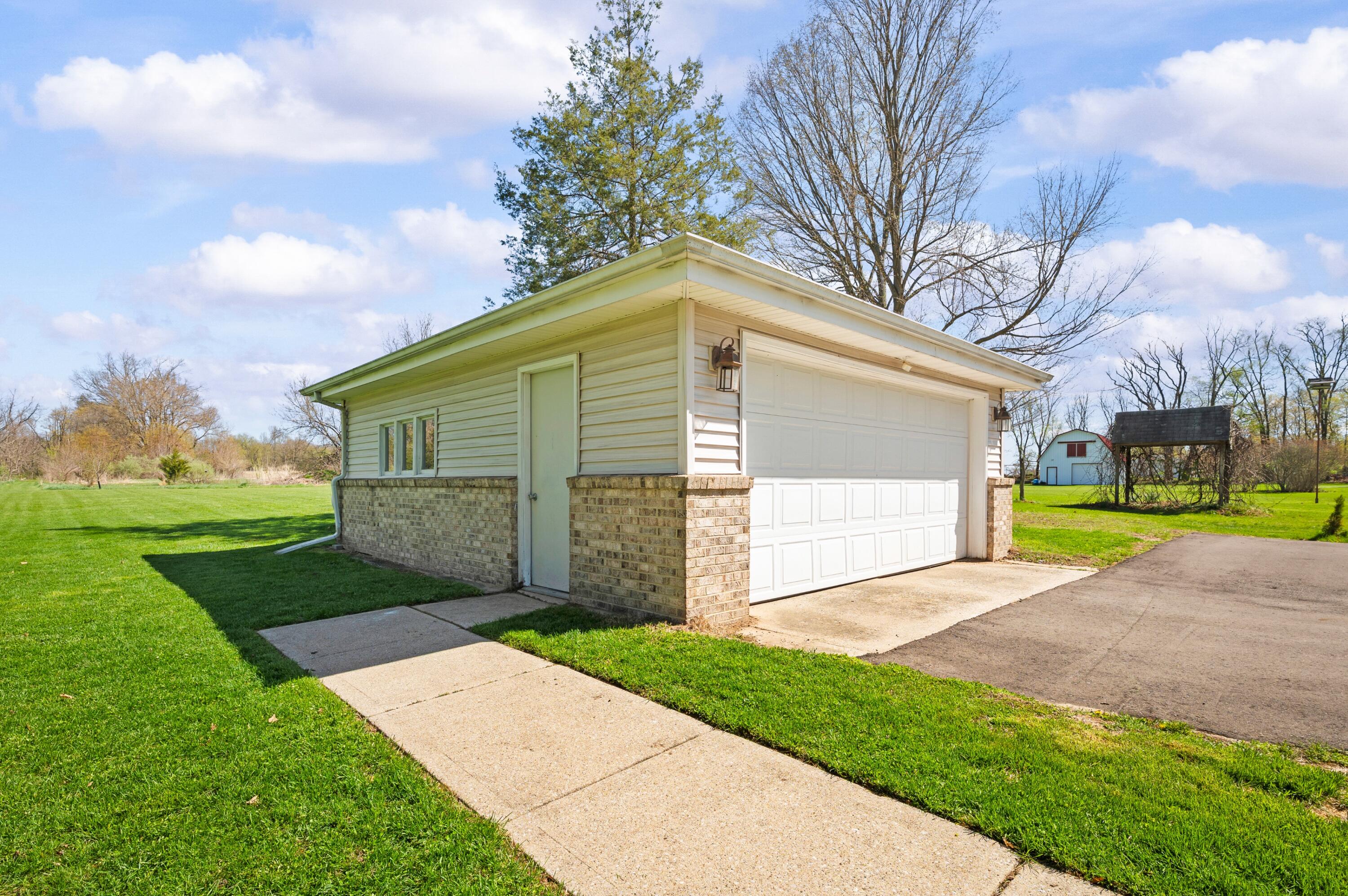 57802 92nd Avenue Dowagiac MI 49047