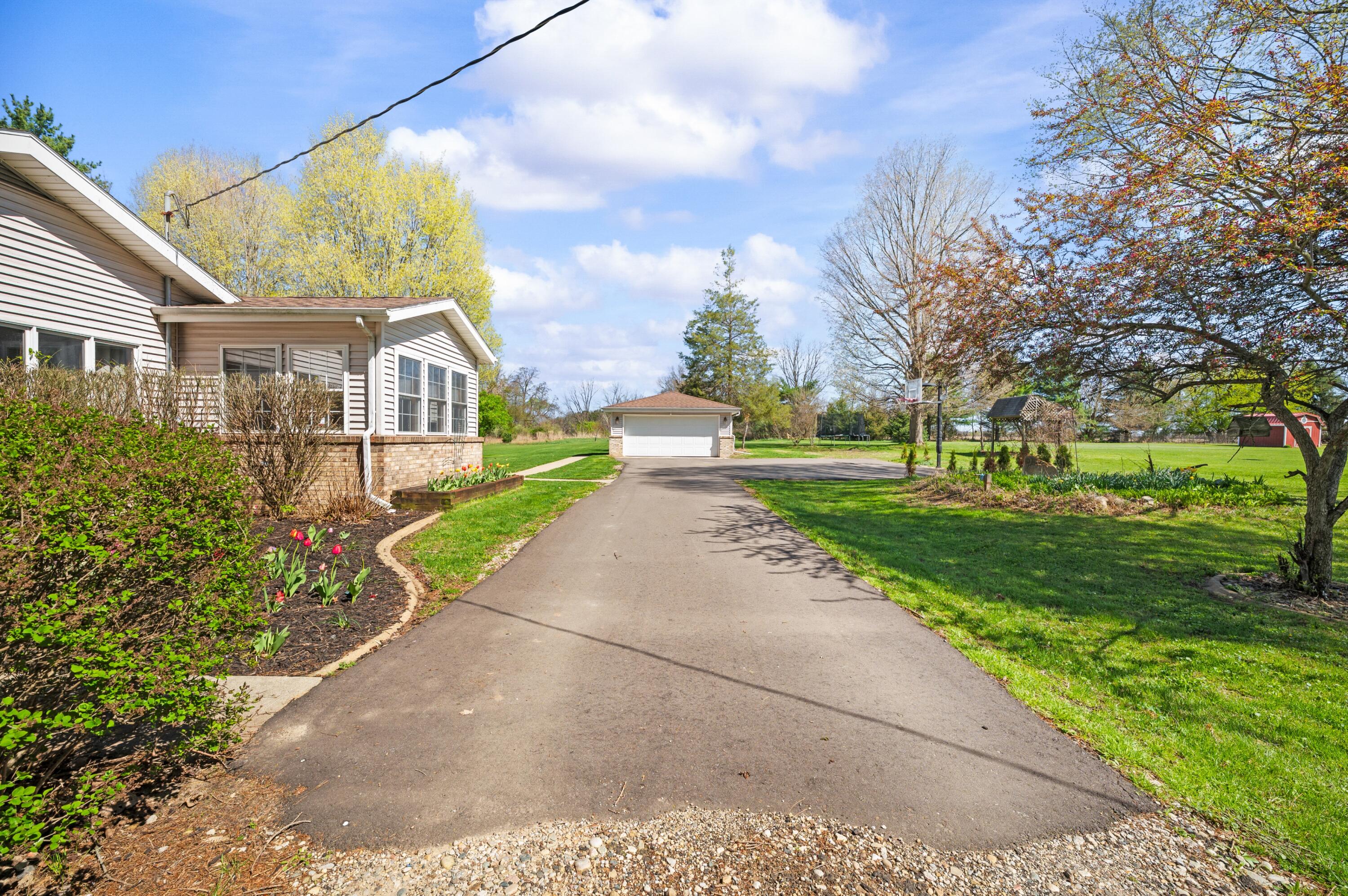 57802 92nd Avenue Dowagiac MI 49047
