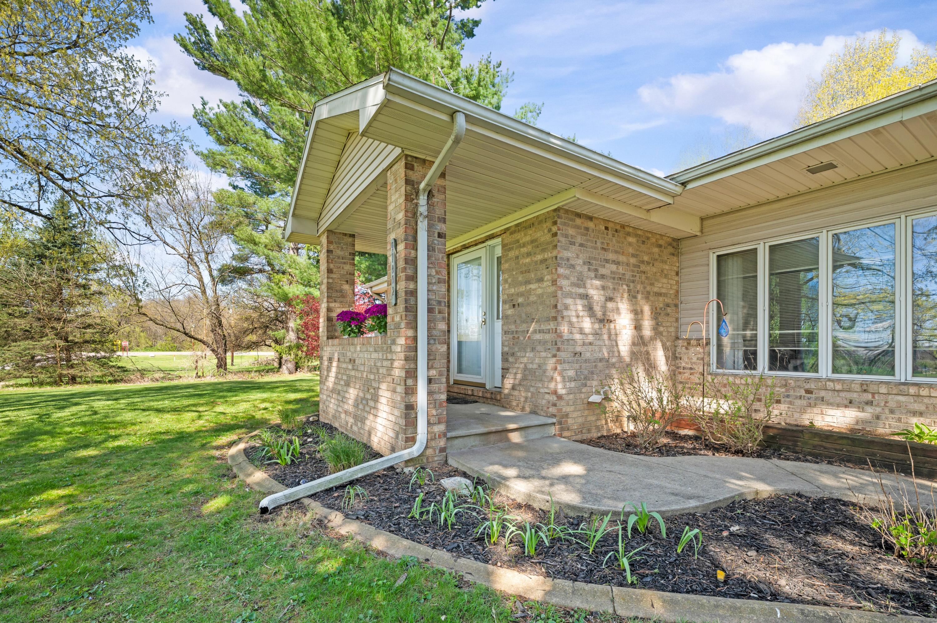 57802 92nd Avenue Dowagiac MI 49047