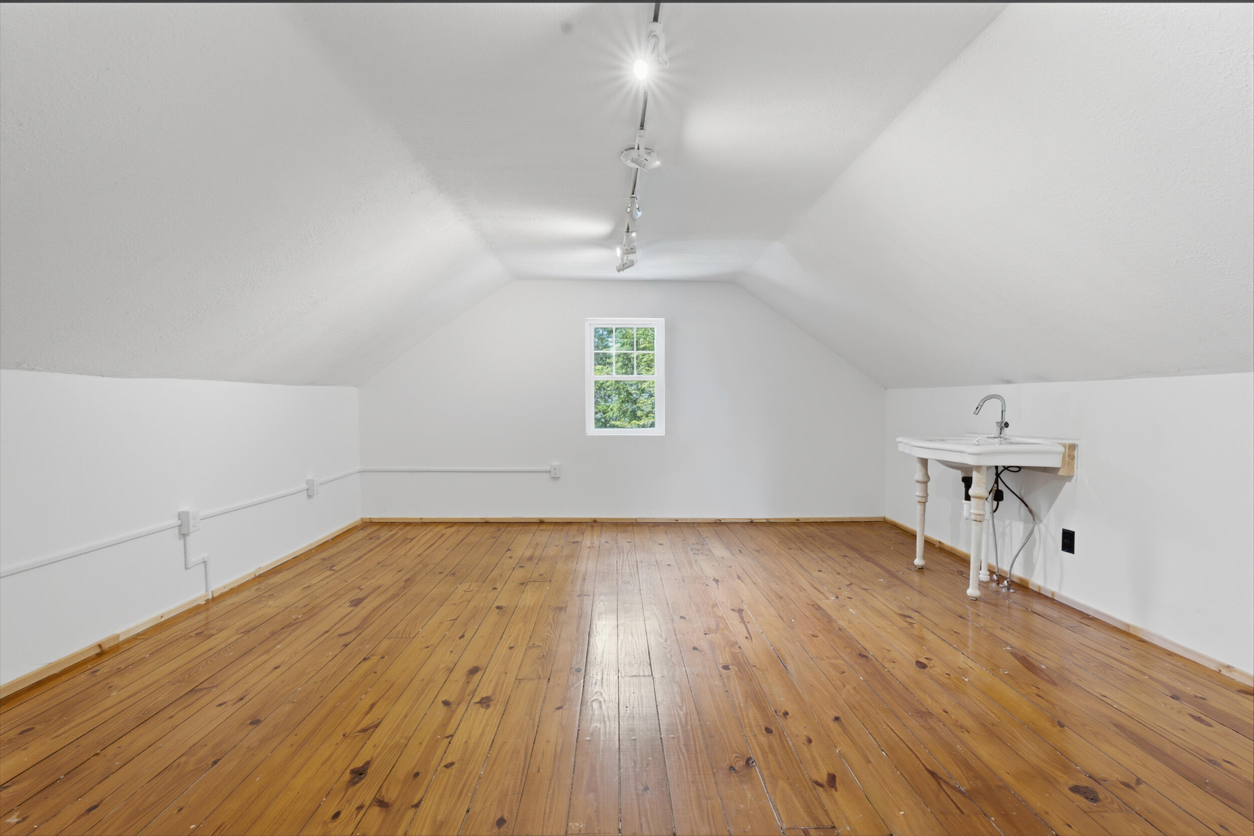 701 S Elm Street Three Oaks MI 49128