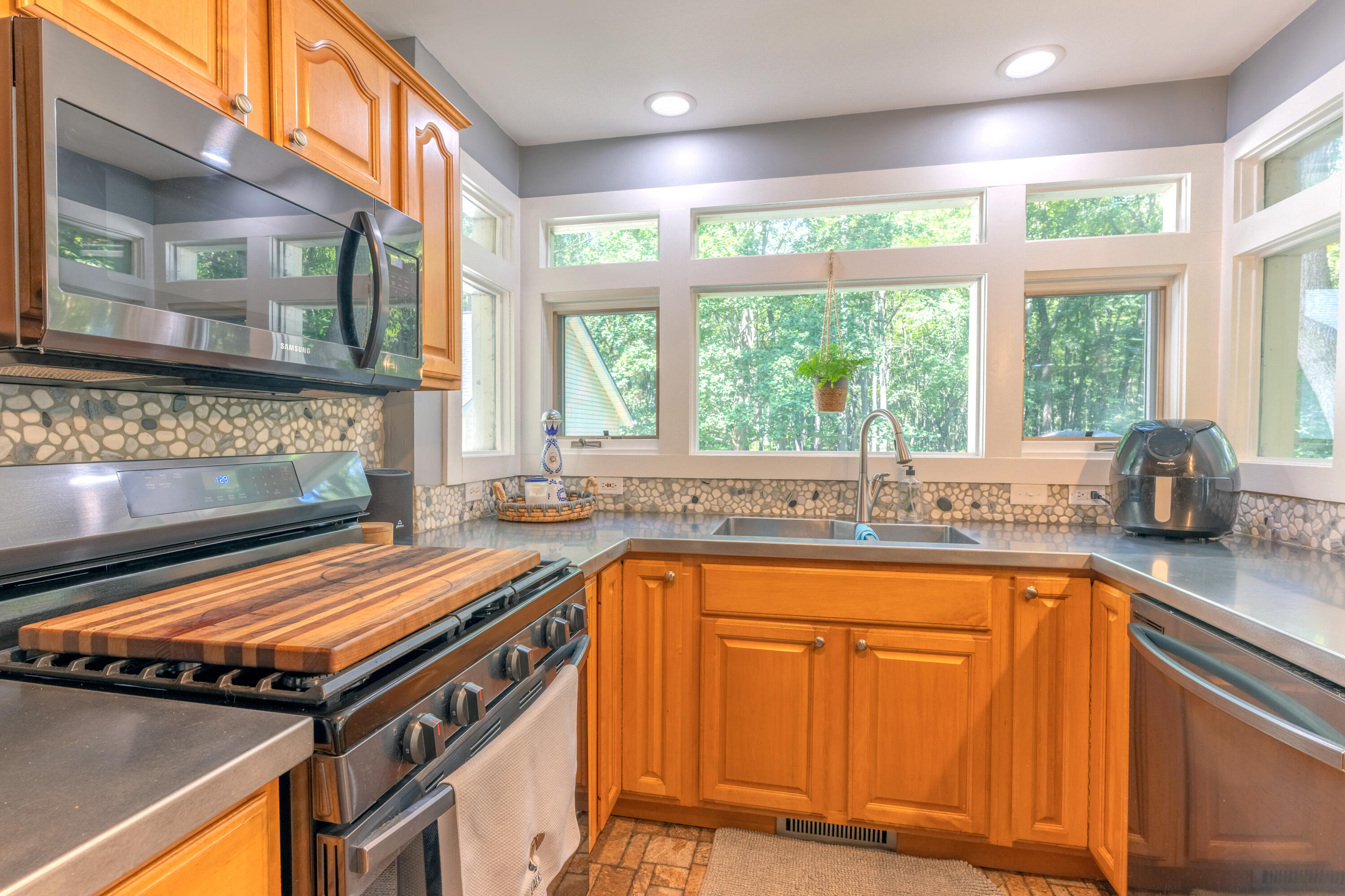 1375 E Osterhout Avenue Portage MI 49002