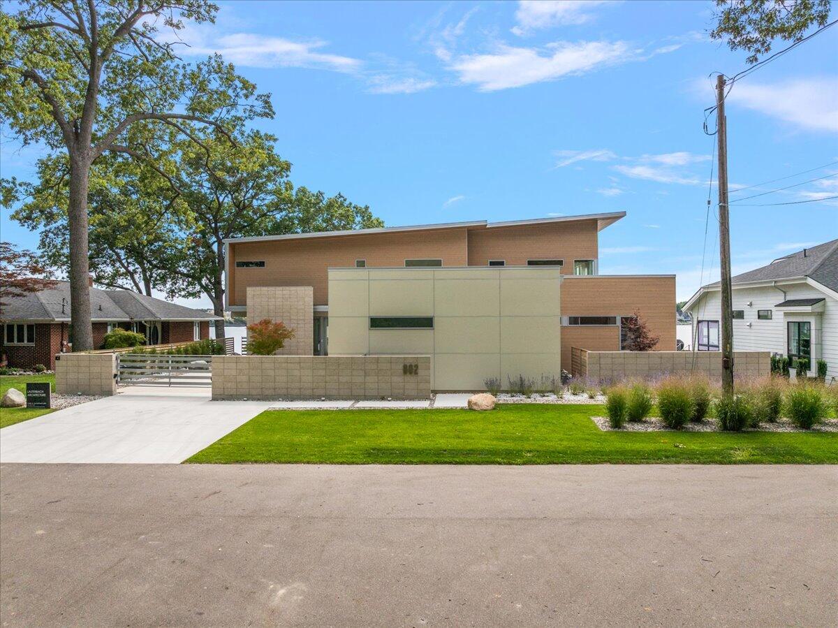 602 Lawn Avenue Holland MI 49424