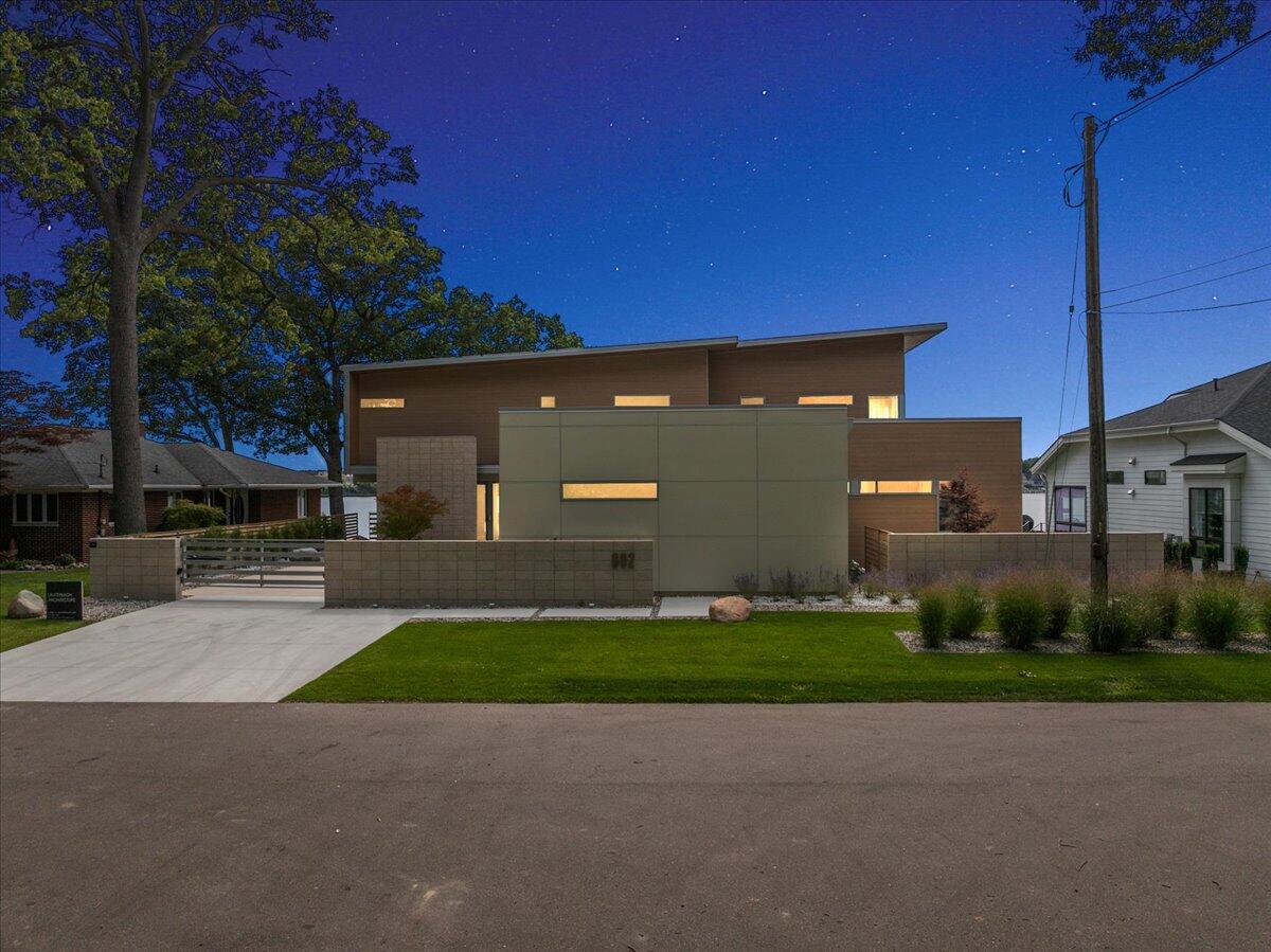 602 Lawn Avenue Holland MI 49424