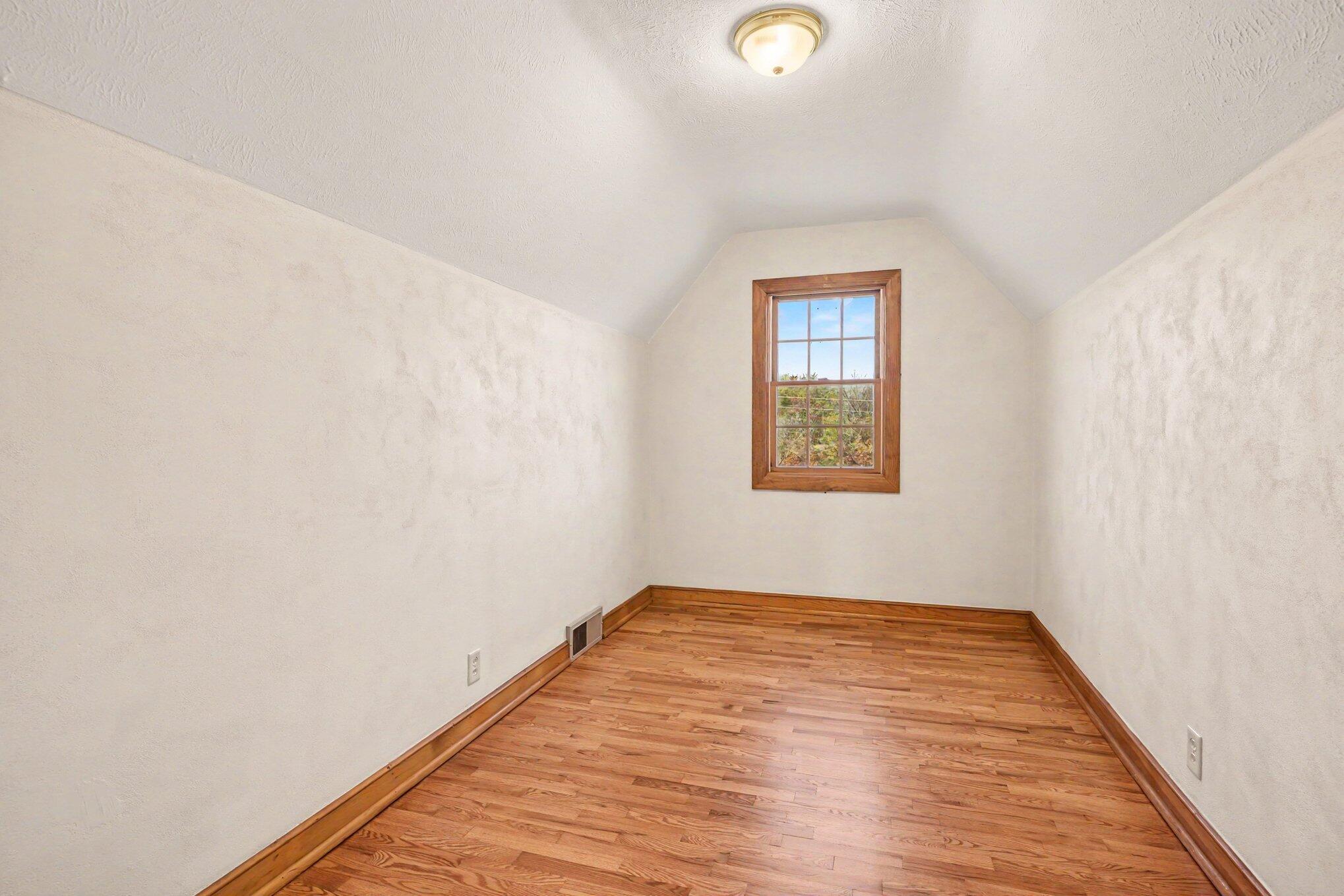 4887 Riverside Road Coloma MI 49038