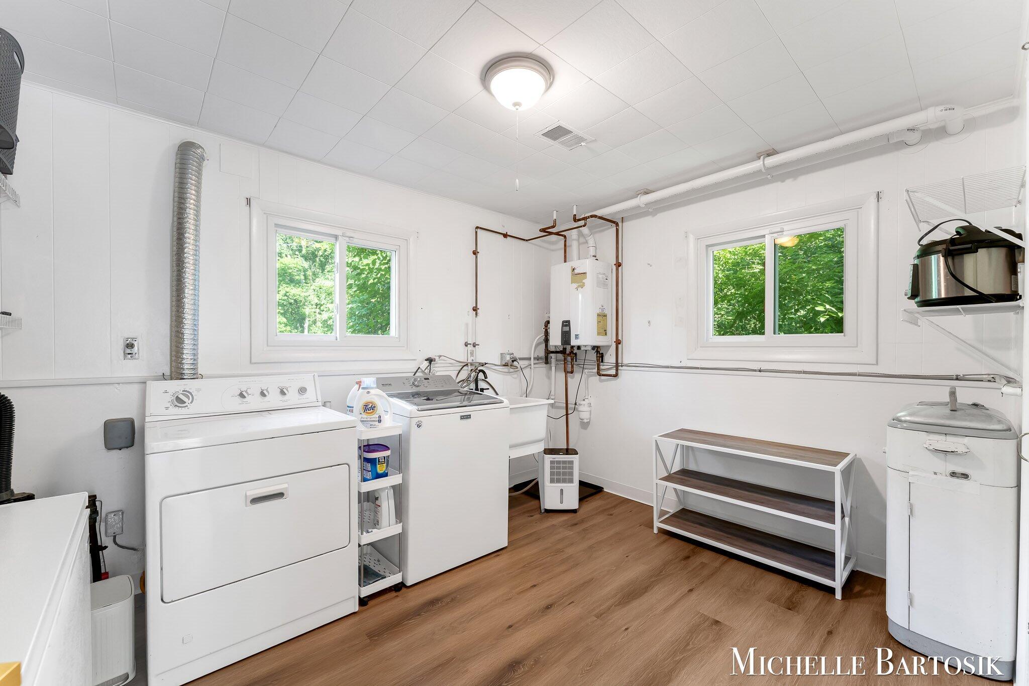 3990 Grand River Drive NE Grand Rapids MI 49525