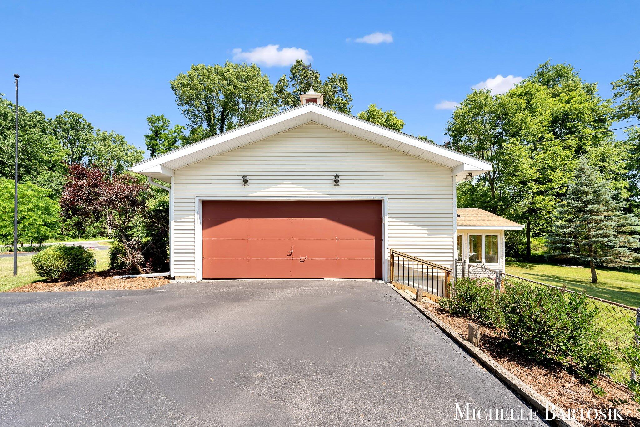 3990 Grand River Drive NE Grand Rapids MI 49525
