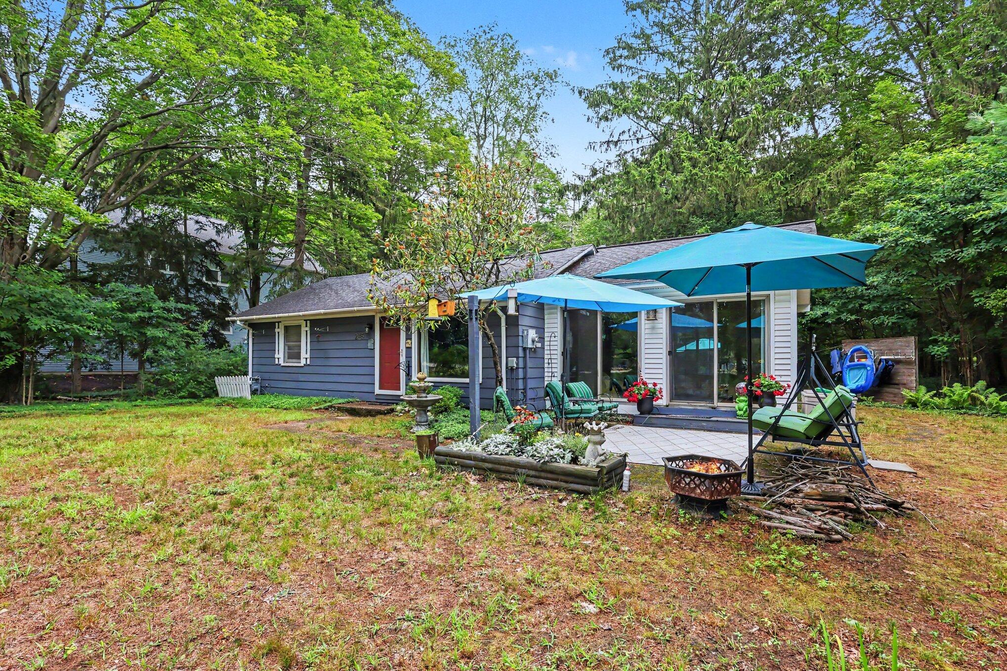 2145 Lakeshore Drive Fennville MI 49408