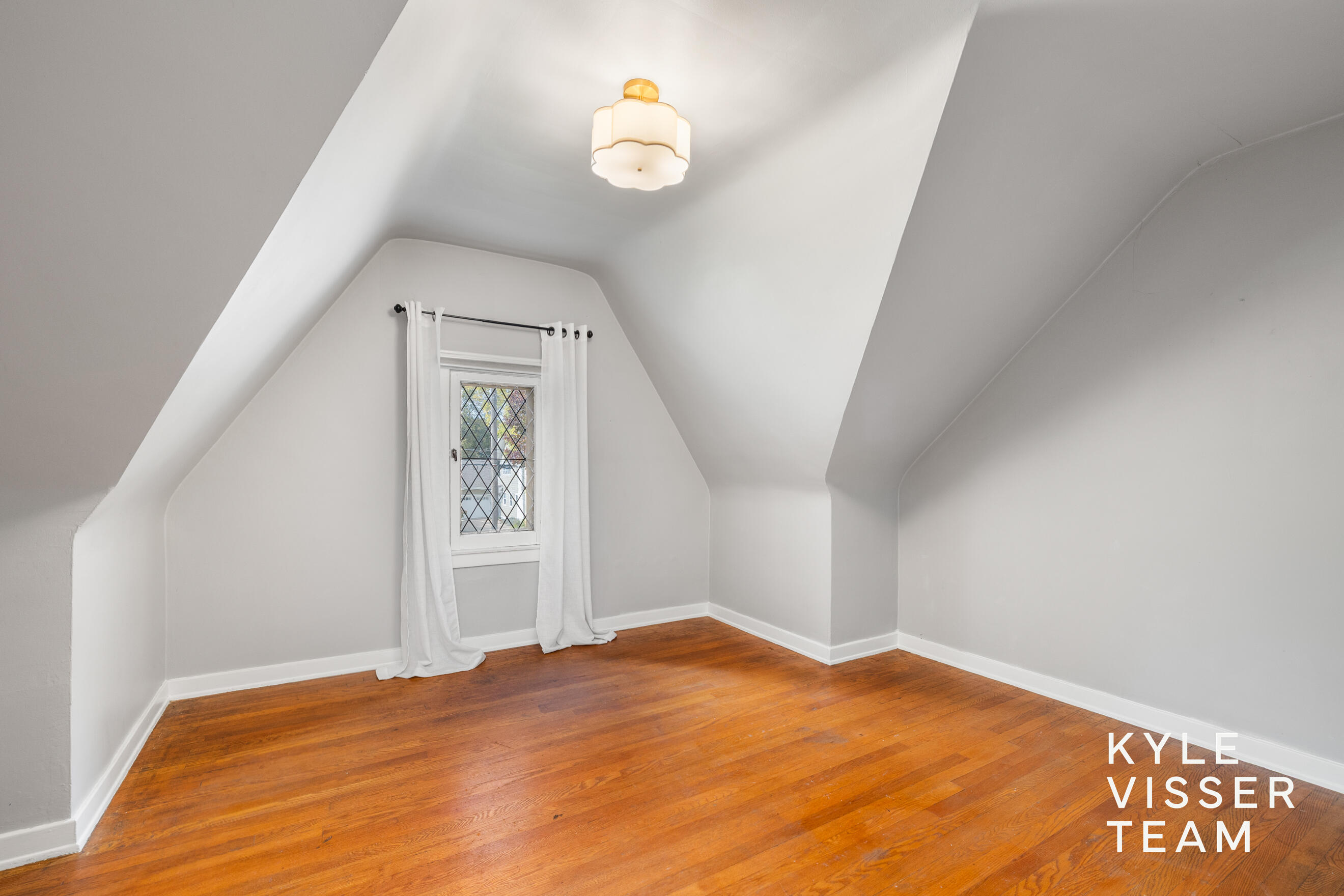 950 Pinecrest Avenue SE East Grand Rapids MI 49506