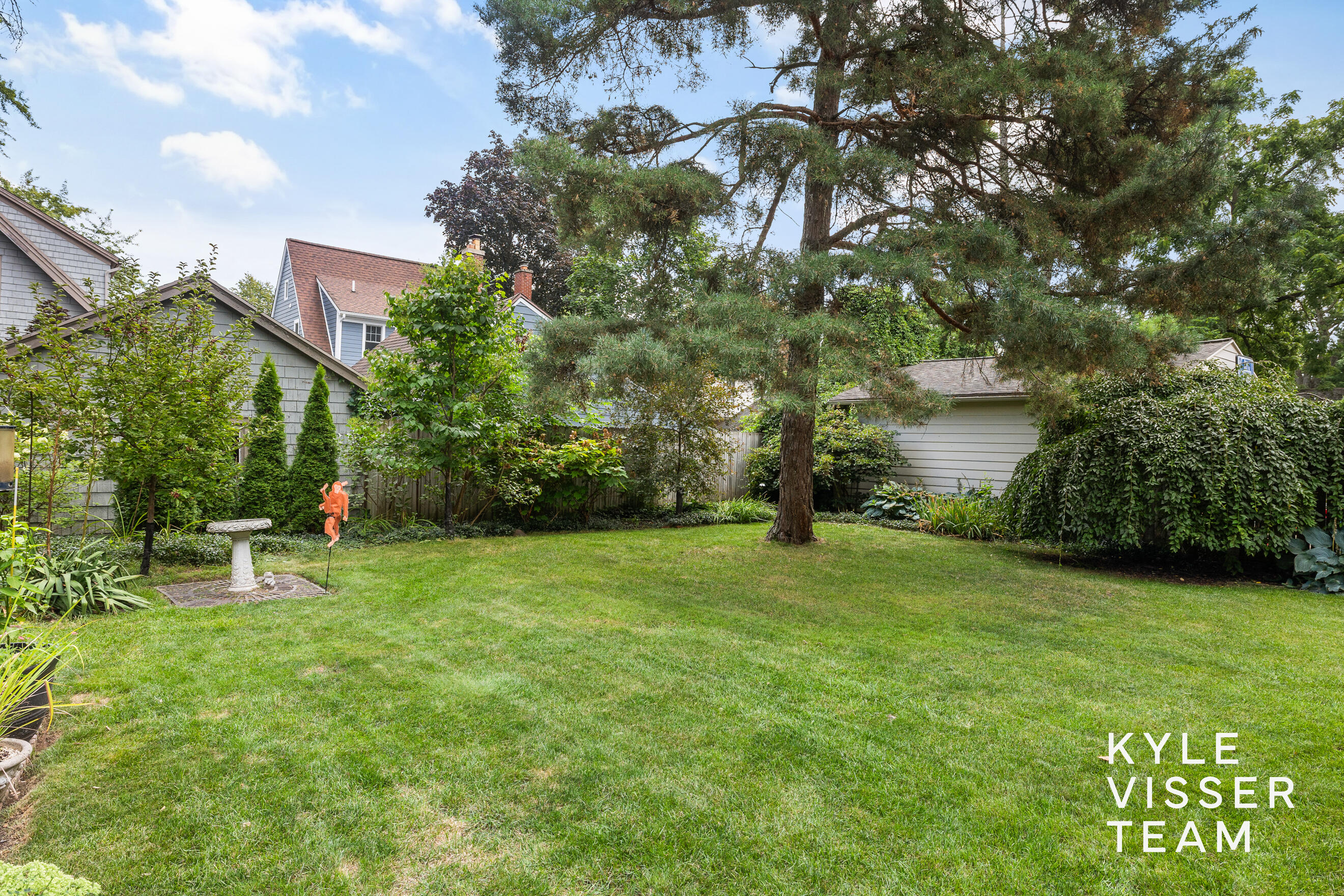 950 Pinecrest Avenue SE East Grand Rapids MI 49506