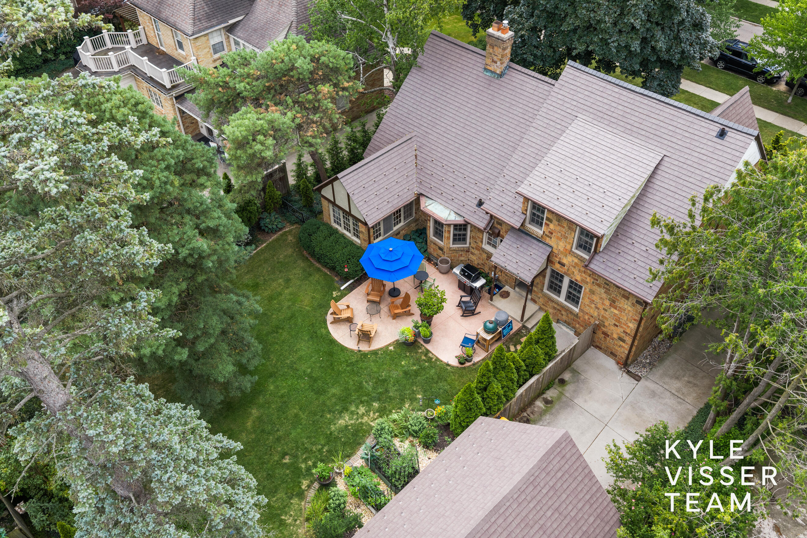 950 Pinecrest Avenue SE East Grand Rapids MI 49506