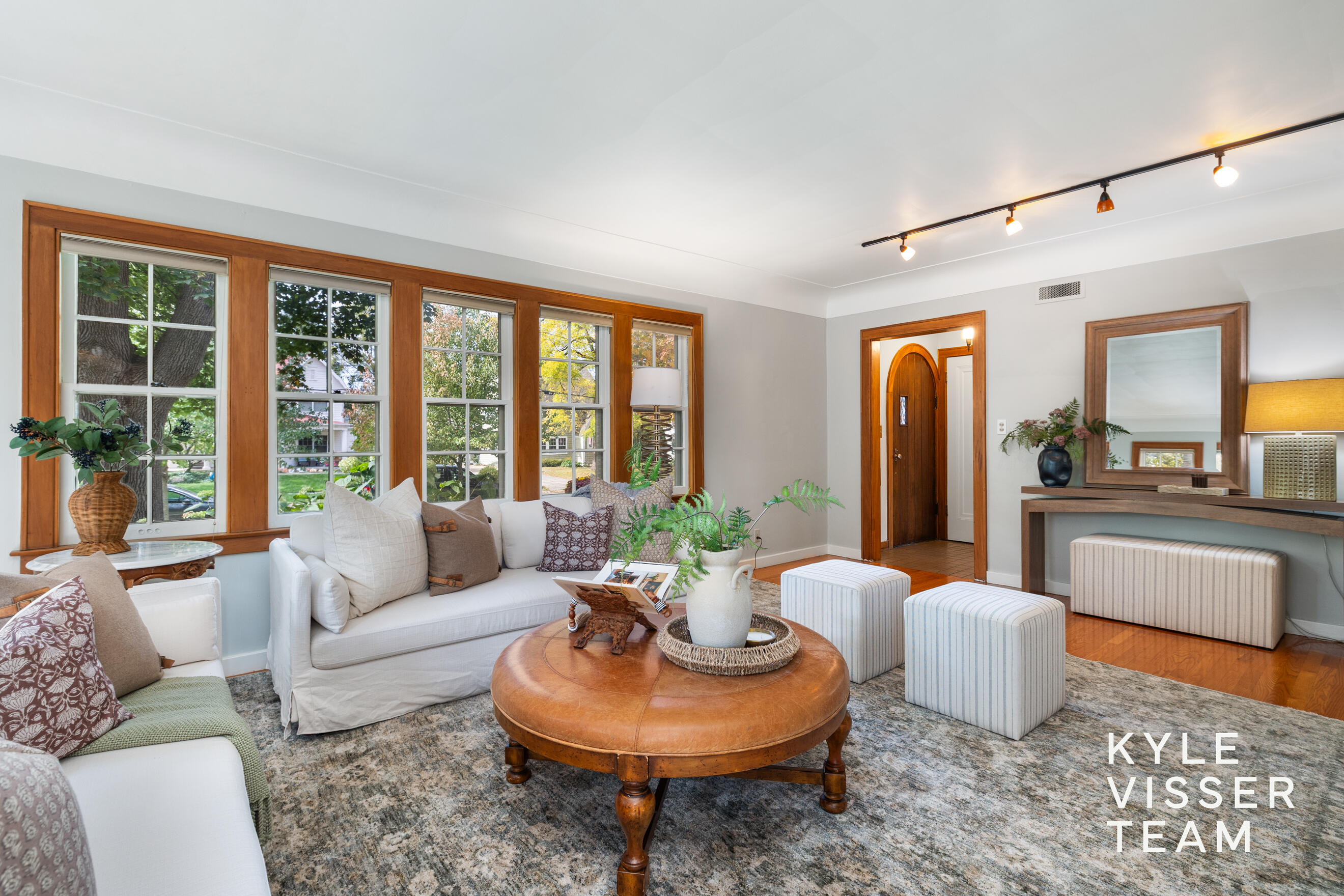 950 Pinecrest Avenue SE East Grand Rapids MI 49506
