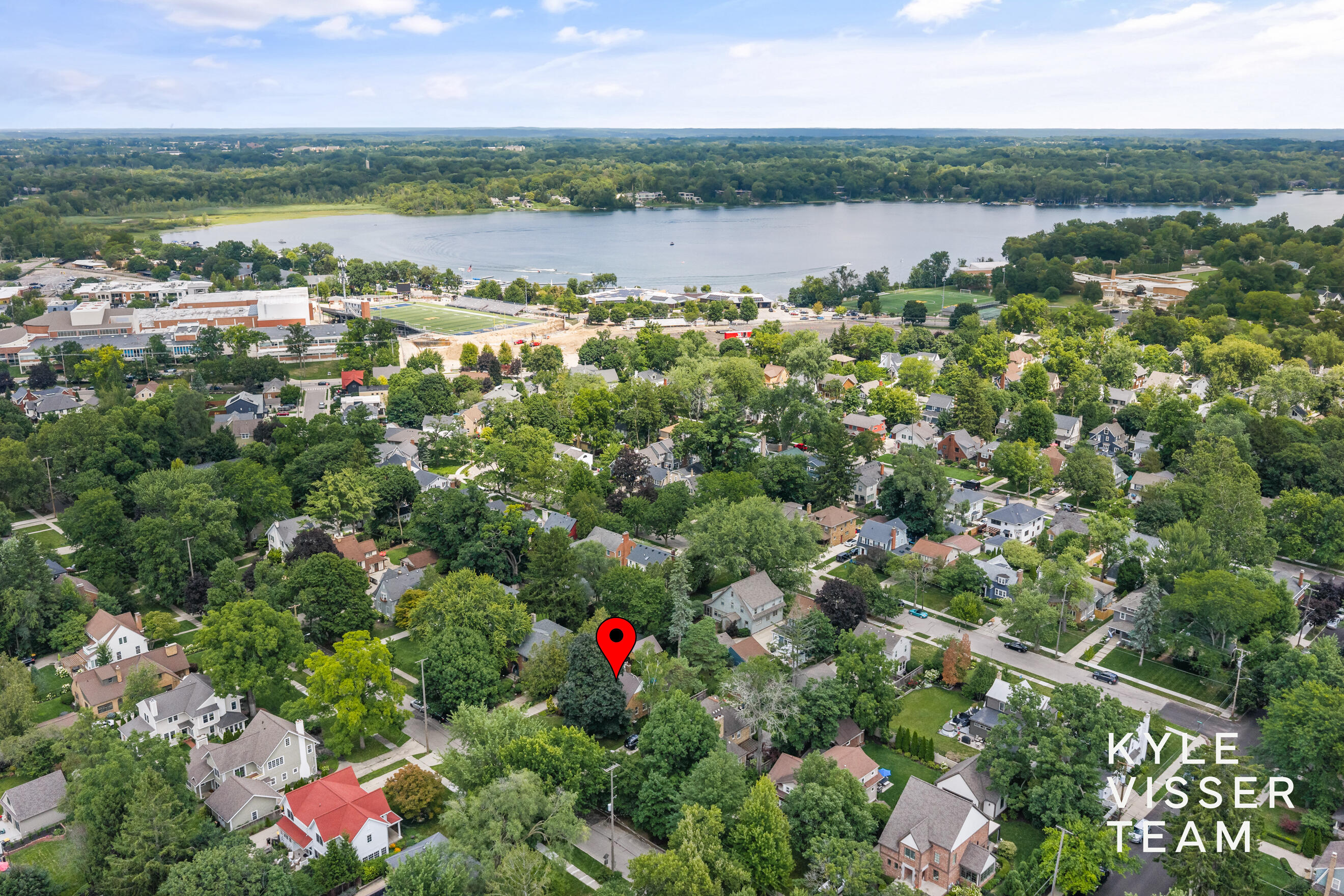 950 Pinecrest Avenue SE East Grand Rapids MI 49506