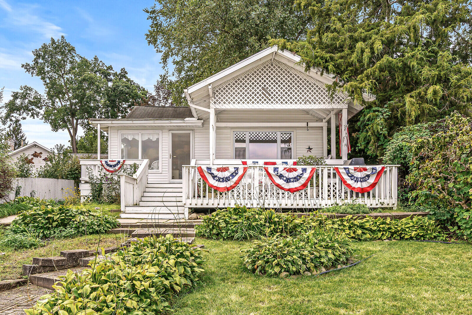 23806 S Shore Drive Edwardsburg MI 49112