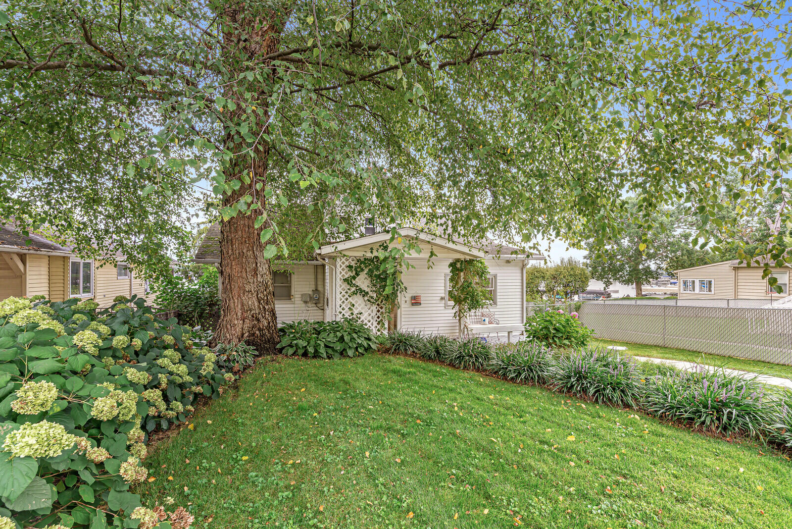 23806 S Shore Drive Edwardsburg MI 49112