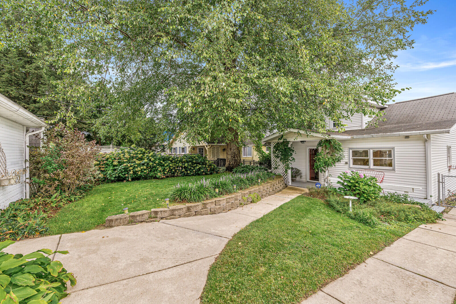 23806 S Shore Drive Edwardsburg MI 49112
