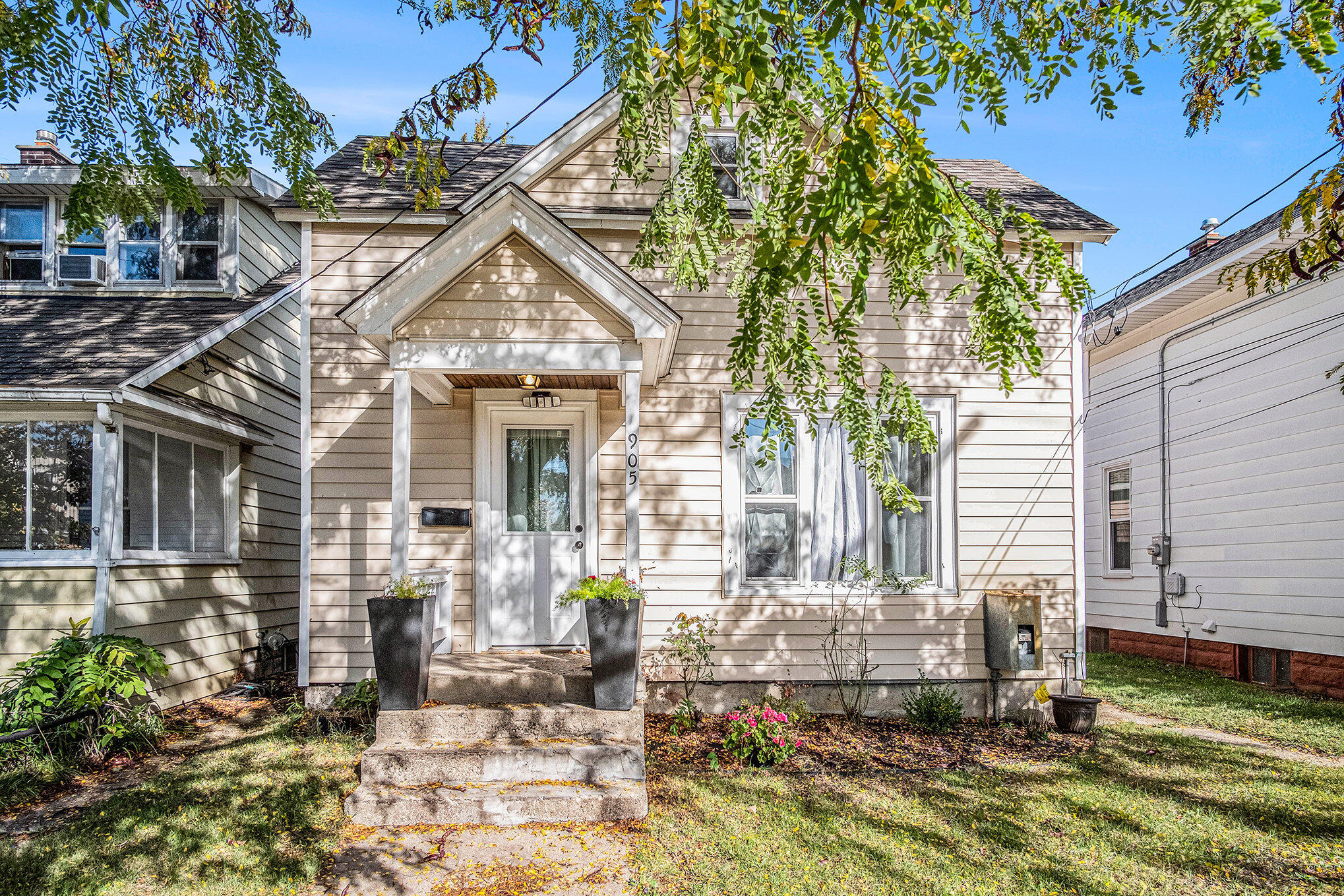 905 Courtney Street NW Grand Rapids MI 49504
