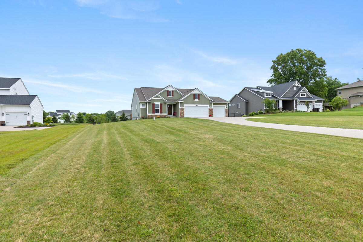 5832 Thornapple River Drive SE Grand Rapids MI 49512