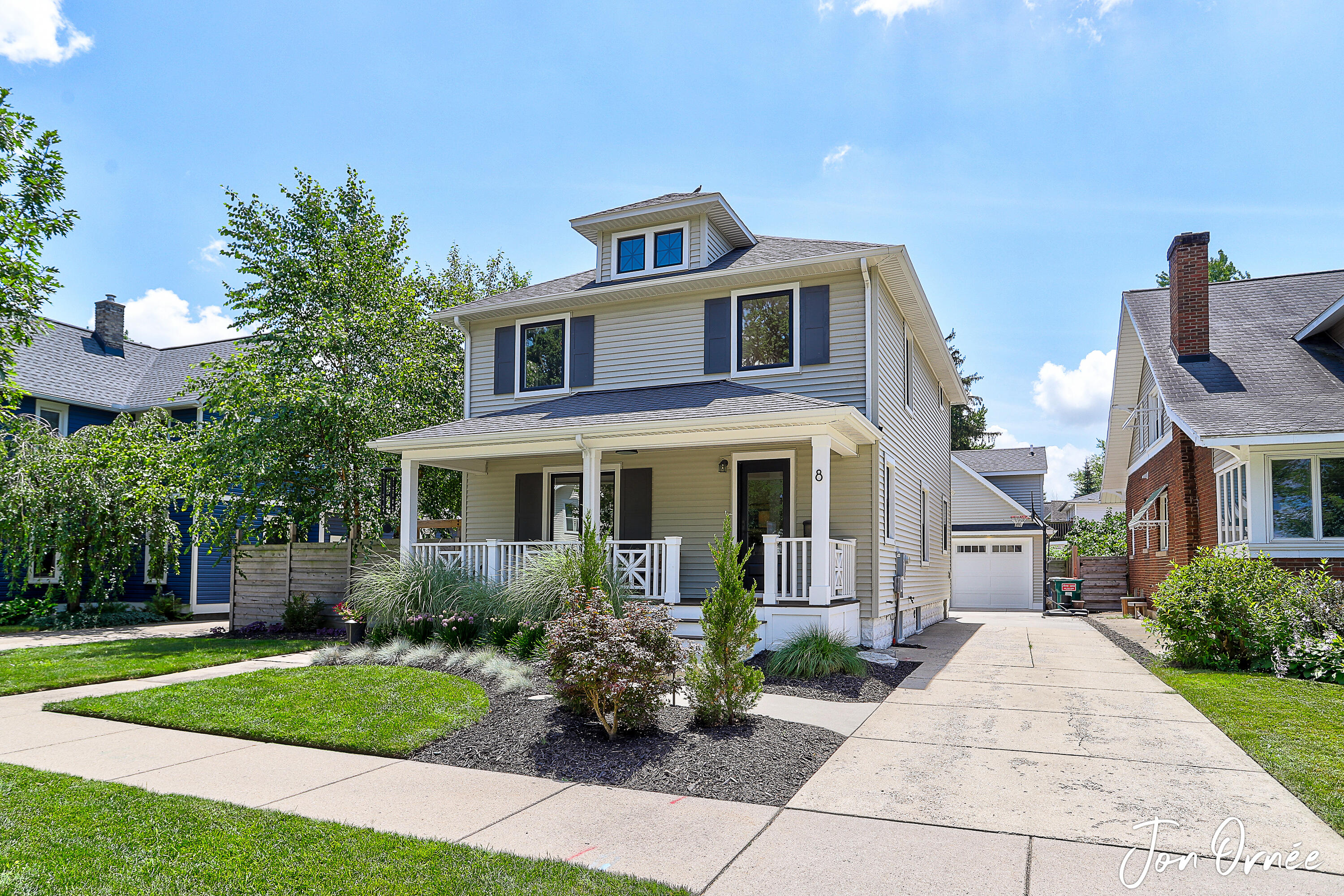 8 E Central Avenue Zeeland MI 49464
