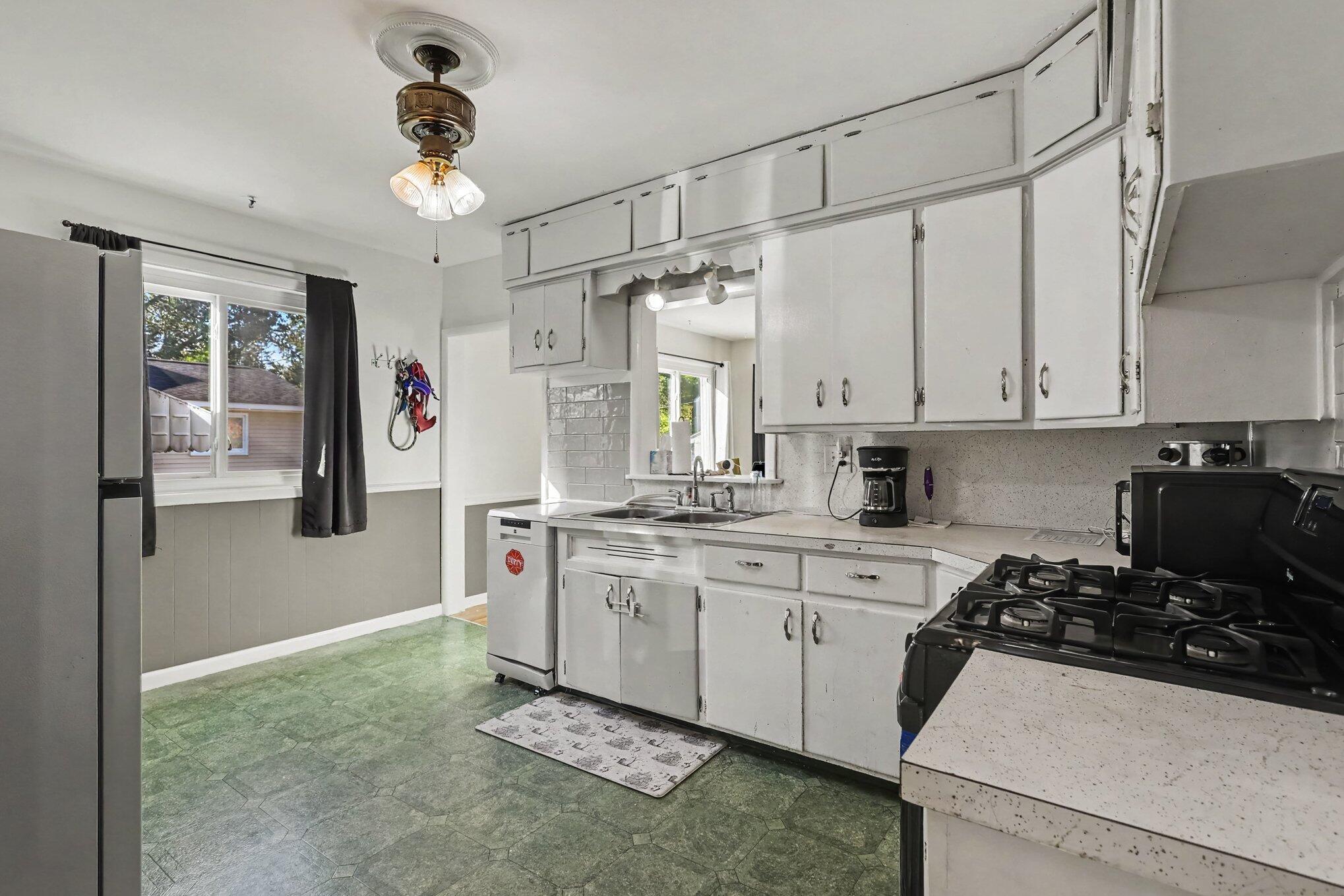 1461 Creston Street Muskegon MI 49442
