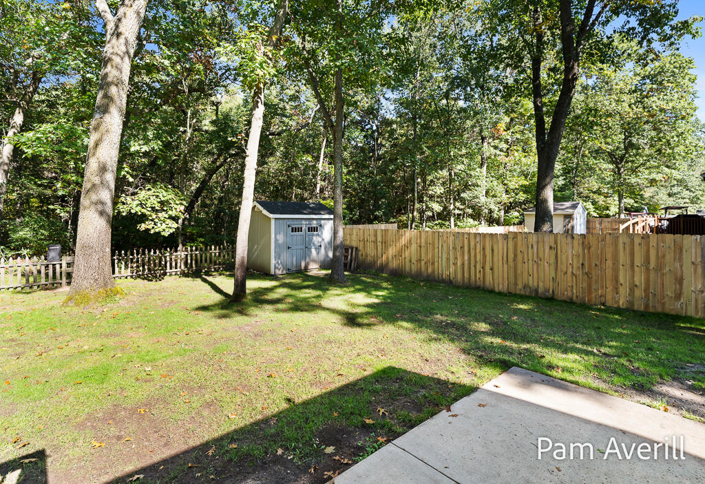 2470 Hiawatha Trail Muskegon MI 49445