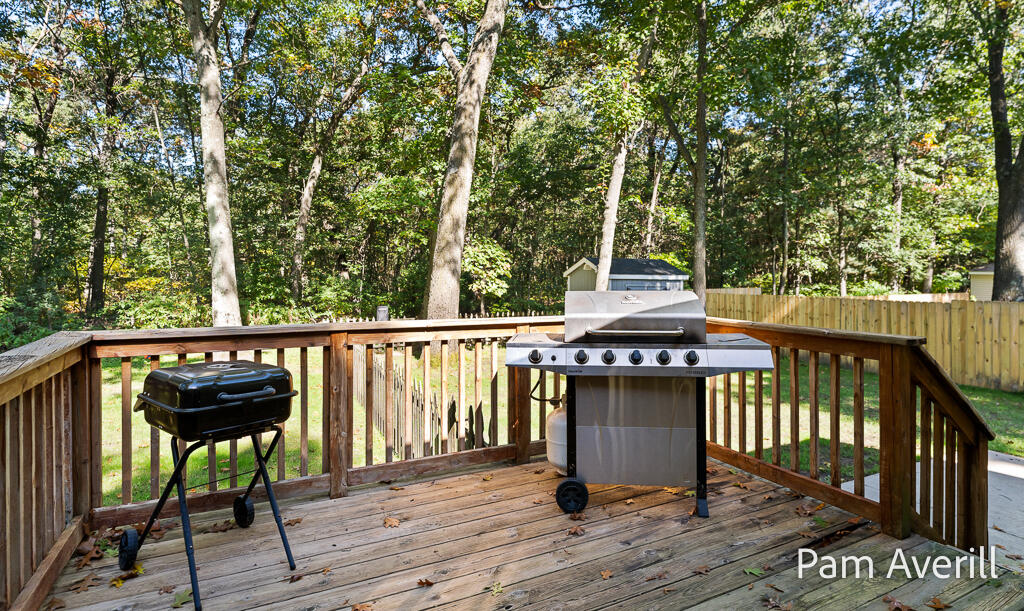 2470 Hiawatha Trail Muskegon MI 49445