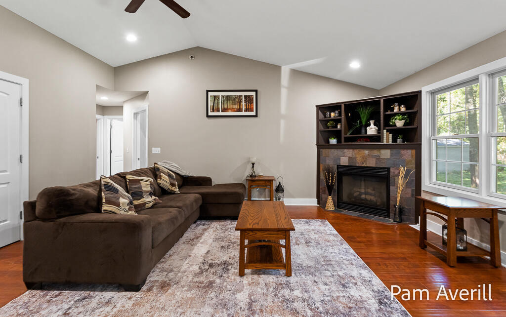 2470 Hiawatha Trail Muskegon MI 49445