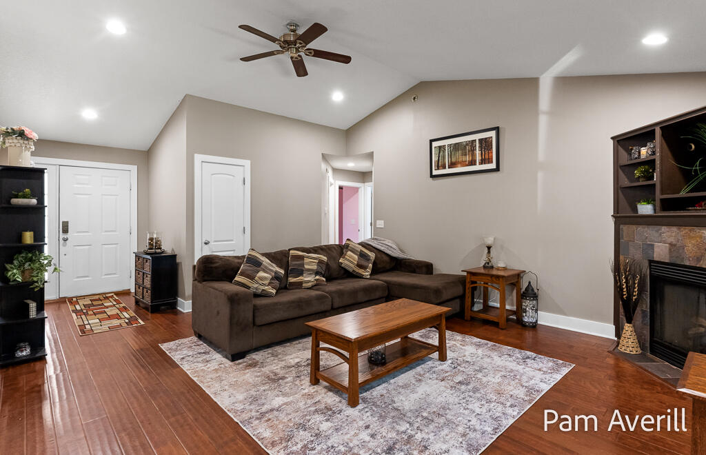 2470 Hiawatha Trail Muskegon MI 49445