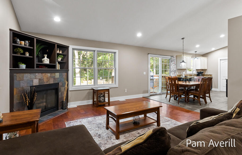 2470 Hiawatha Trail Muskegon MI 49445