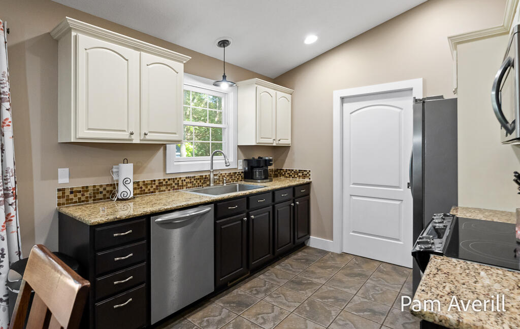2470 Hiawatha Trail Muskegon MI 49445