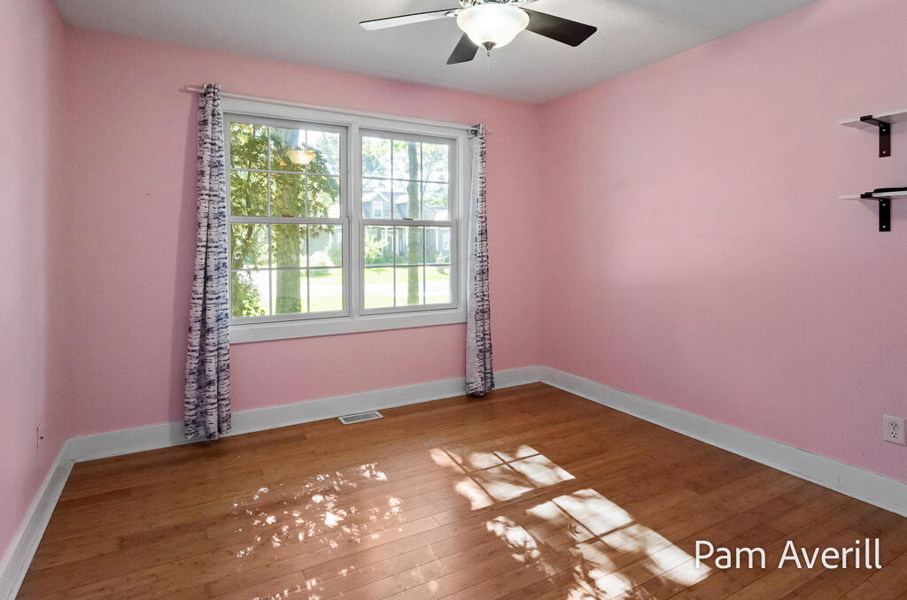 2470 Hiawatha Trail Muskegon MI 49445