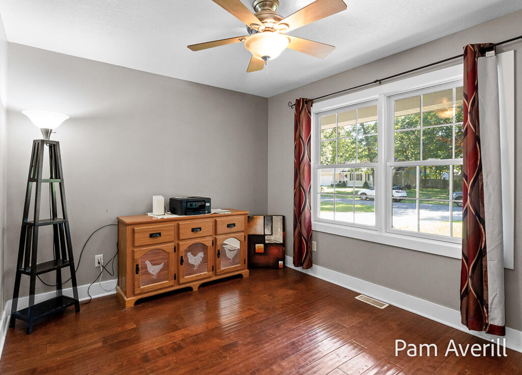2470 Hiawatha Trail Muskegon MI 49445