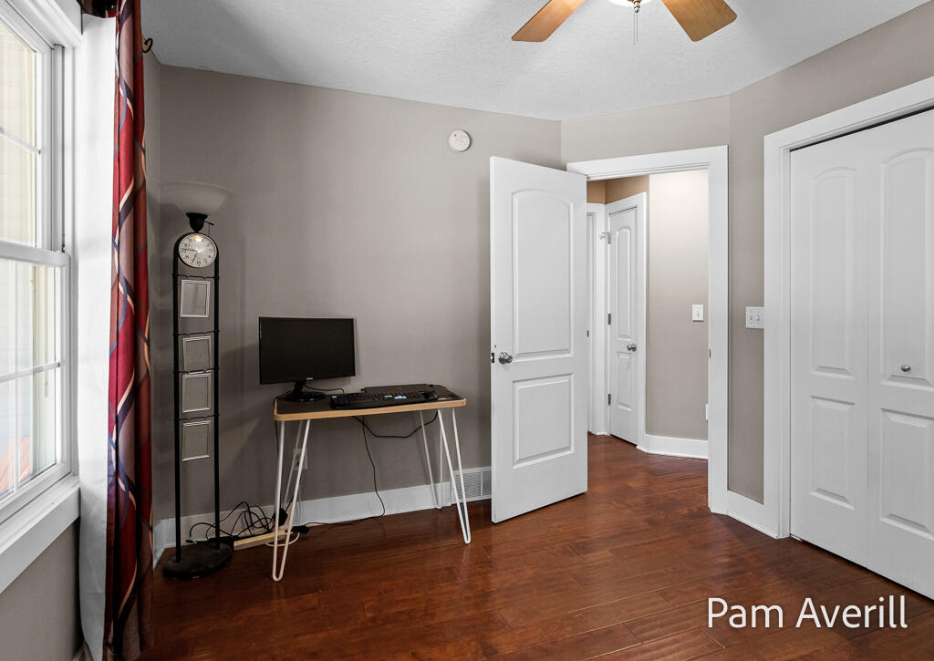 2470 Hiawatha Trail Muskegon MI 49445