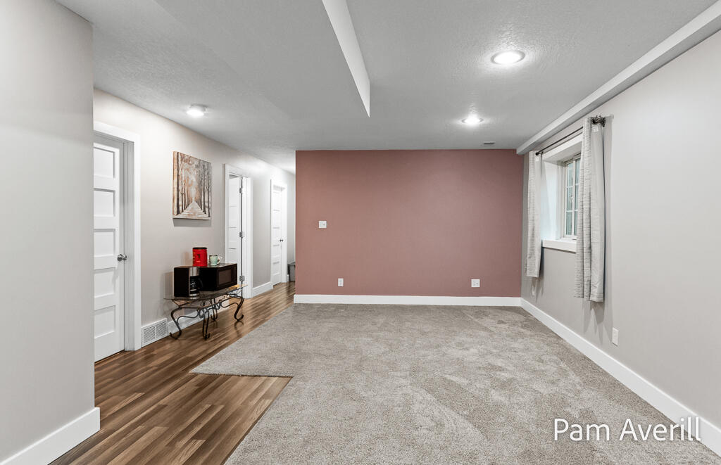 2470 Hiawatha Trail Muskegon MI 49445