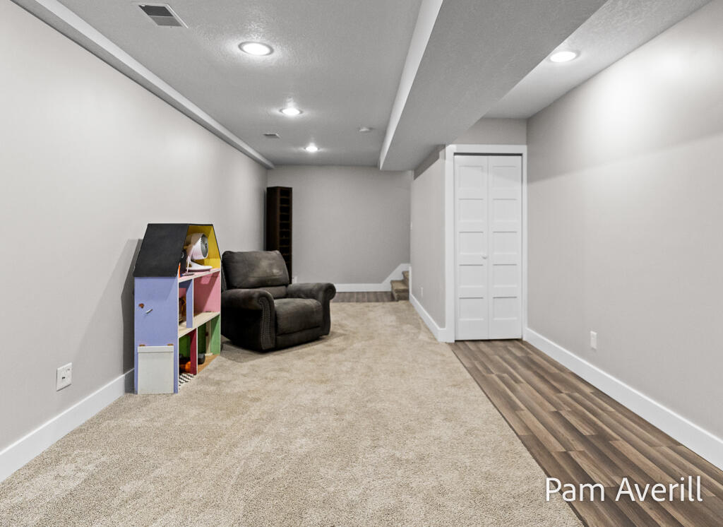 2470 Hiawatha Trail Muskegon MI 49445